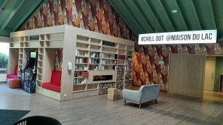 De lobby van Maison du Lac.