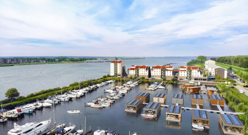 Bestand:AE-05-NEW-FINAL-BOATS 2-DARK WINDOWS 0.jpg