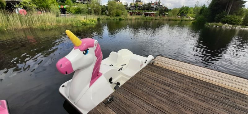 Bestand:Waterfietsen unicorn-vnp-01.jpg