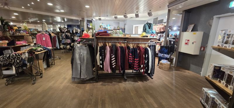 Bestand:Shop&Smile Fashion.jpg